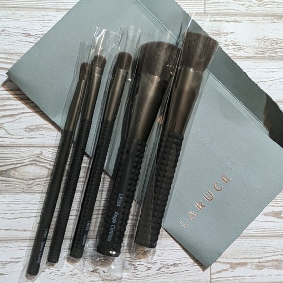 NEW LARUCE Beauty Essentials 5 pc set Brush Set - Picture 3 of 5